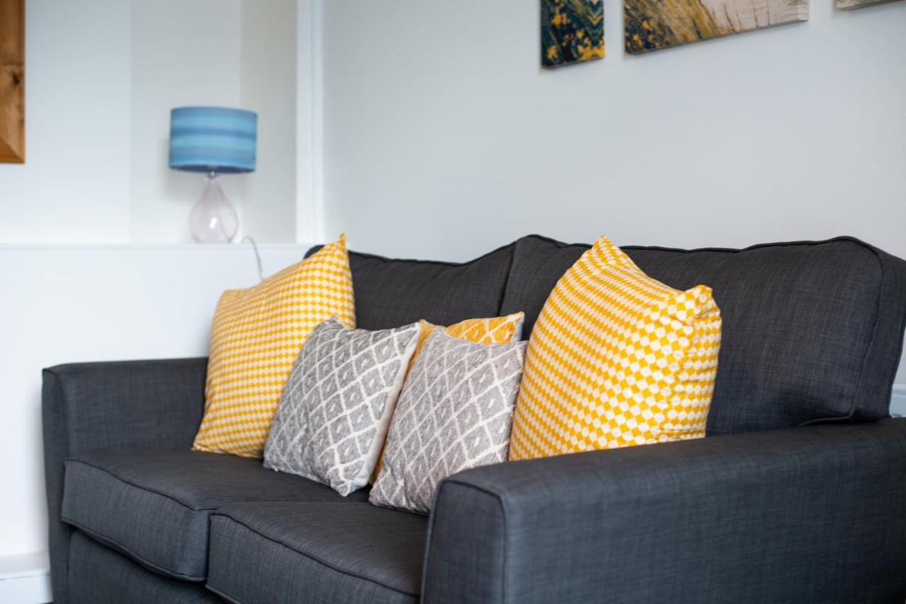 Parking, Smart Tv'S In All Rooms, Central Location Swansea Esterno foto