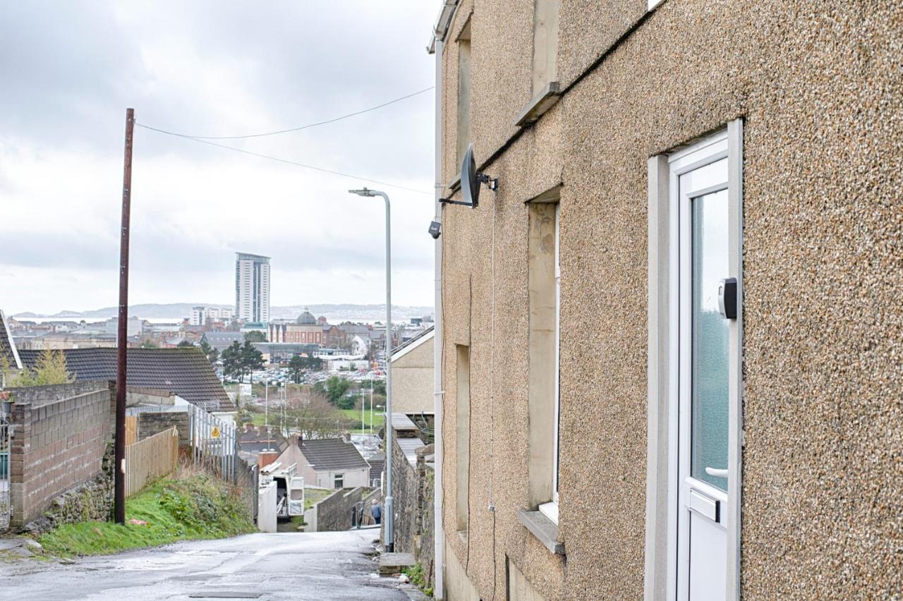 Parking, Smart Tv'S In All Rooms, Central Location Swansea Esterno foto