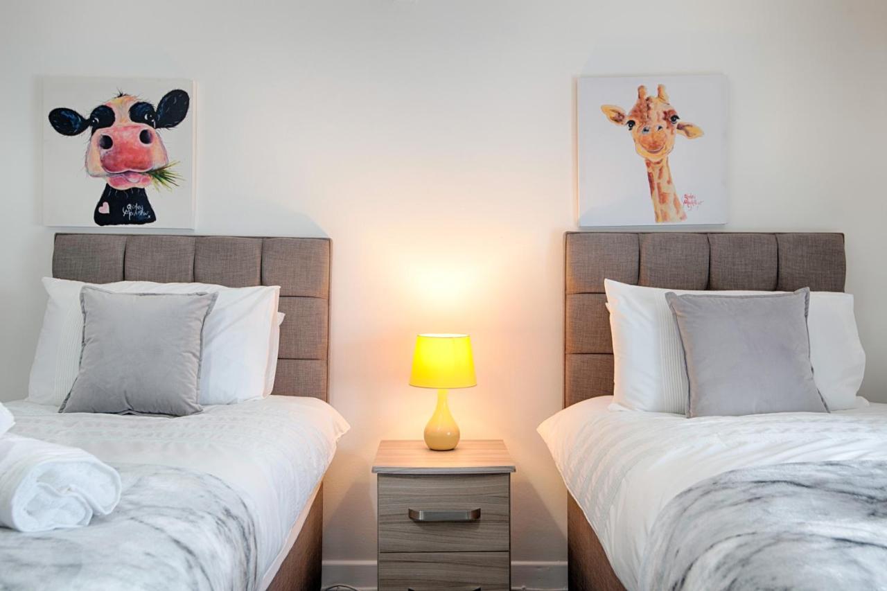 Parking, Smart Tv'S In All Rooms, Central Location Swansea Esterno foto