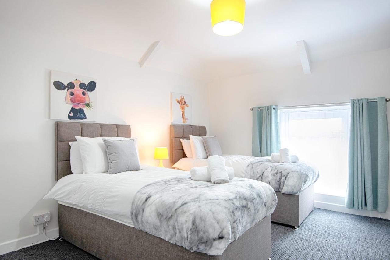 Parking, Smart Tv'S In All Rooms, Central Location Swansea Esterno foto