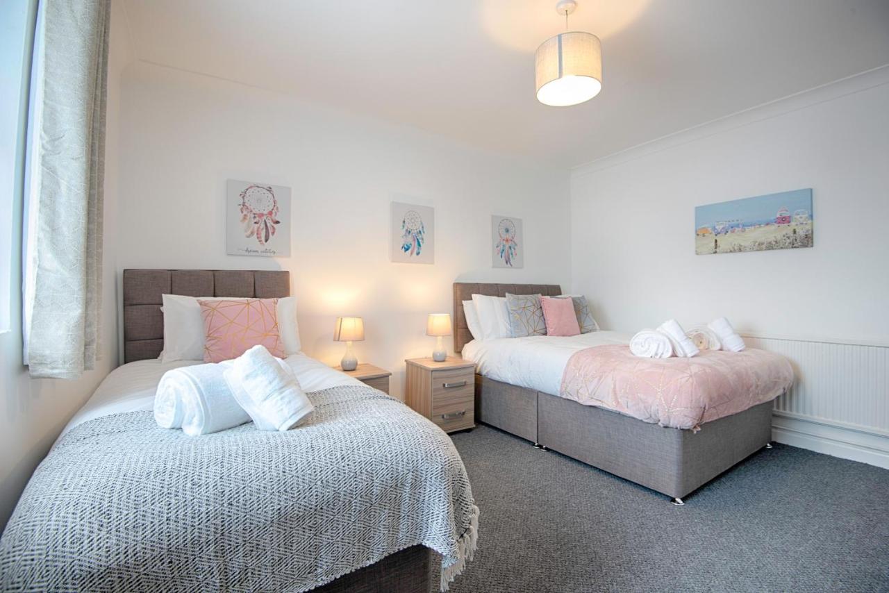 Parking, Smart Tv'S In All Rooms, Central Location Swansea Esterno foto