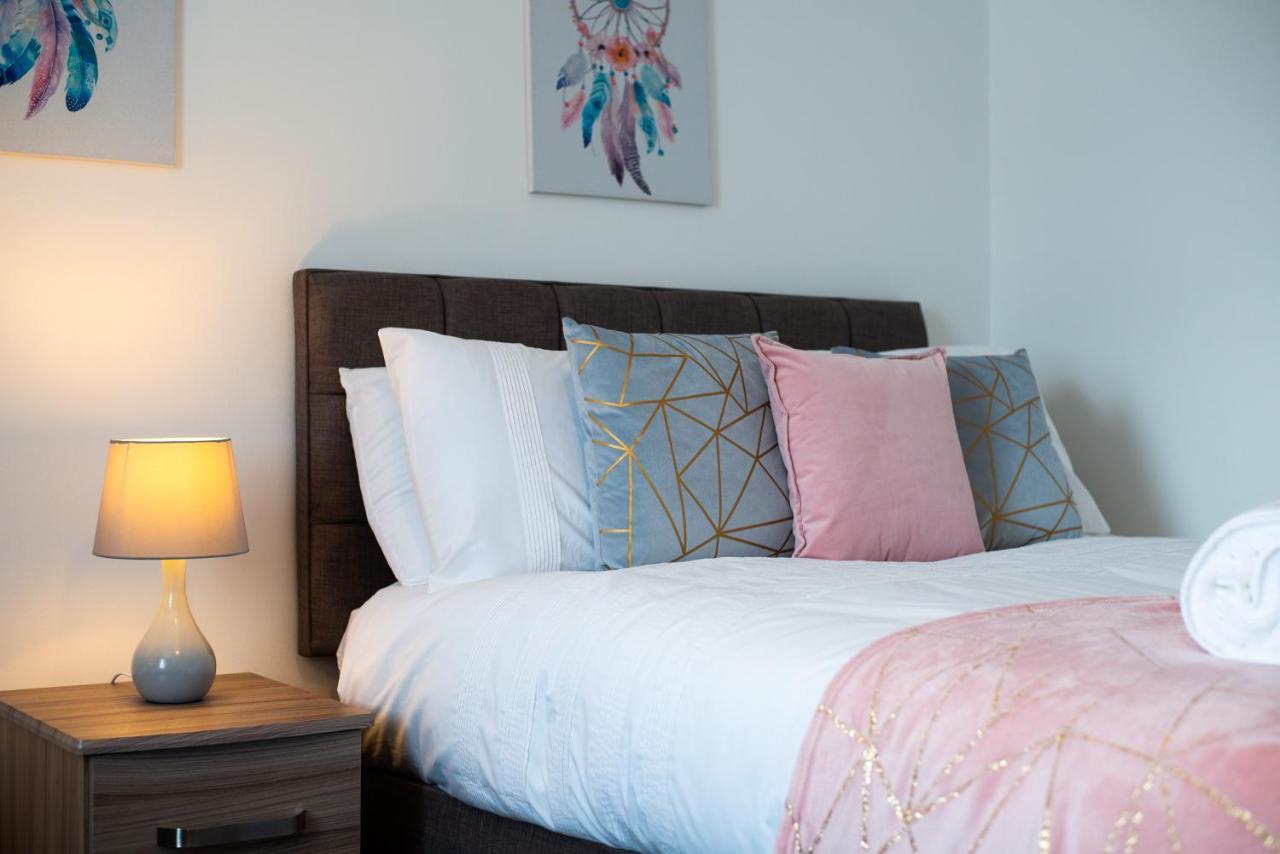 Parking, Smart Tv'S In All Rooms, Central Location Swansea Esterno foto